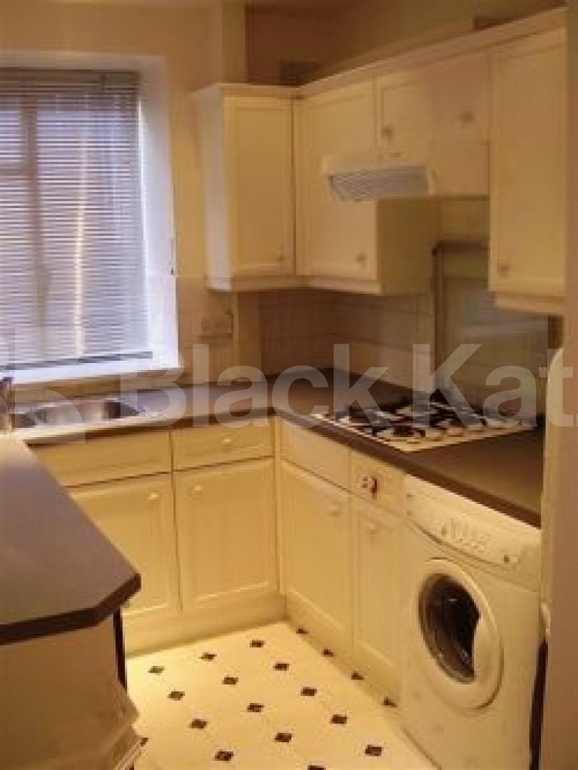 			1 Bedroom, 1 bath, 1 reception Flat			 Mountview Road, CROUCH HILL N4
